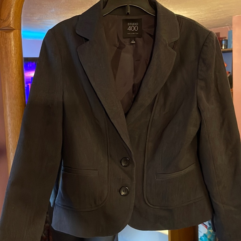 “The limited Studio 400” Dark/light grey (depending on lighting) suit jacket!